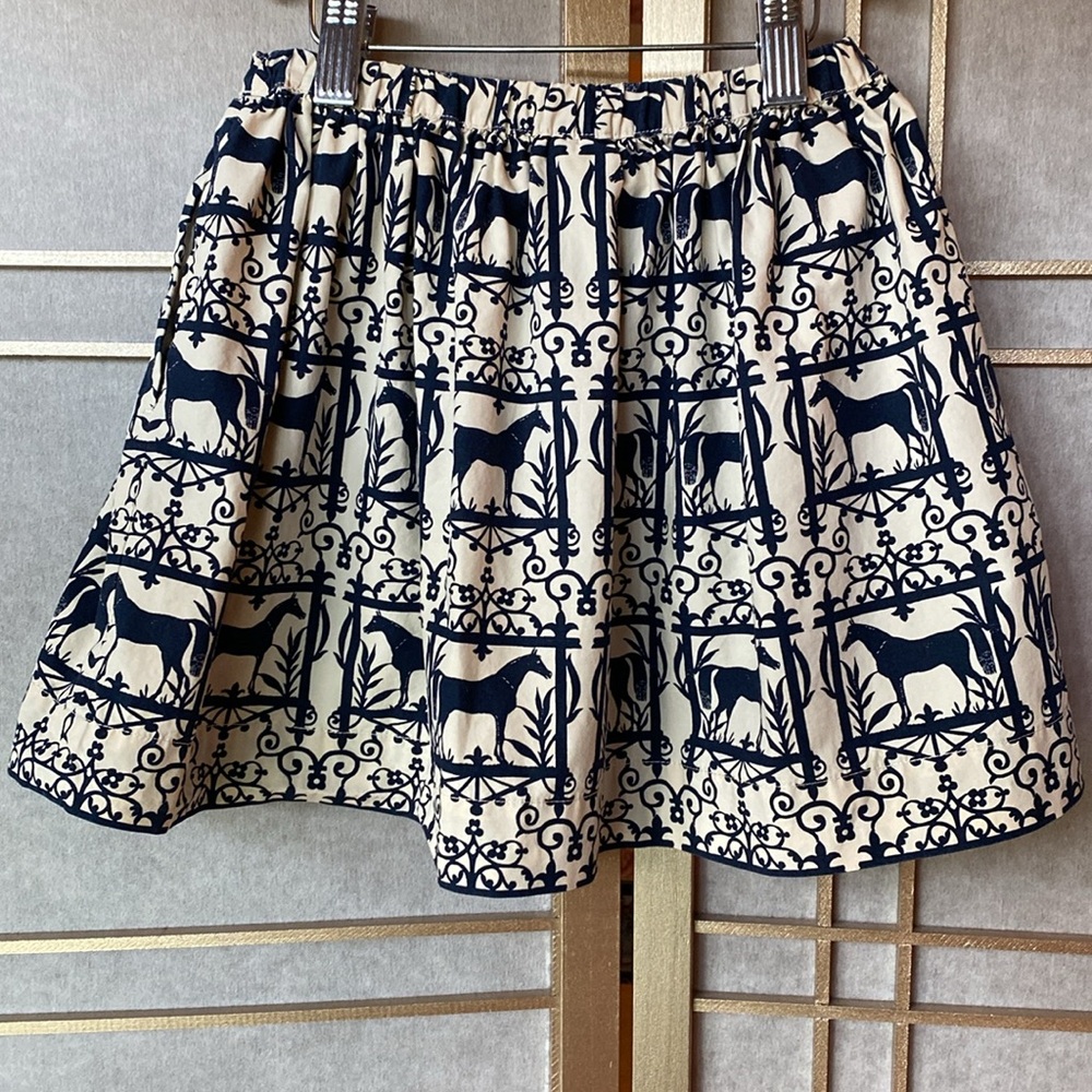Super cute skirt with navy horse print on cream girl’s size 6/7 - Picture 4 of 8
